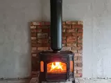 Чугунная печь-камин Kratki Koza K9 с порталом из старинного кирпича, фото 4