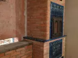 Чугунная печь Везувий в декоративной кирпичной облицовке с изразцами, фото 8