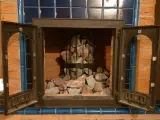 Чугунная печь Везувий в декоративной кирпичной облицовке с изразцами, фото 6