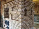 Отопительная печь с тёплой лавкой, совмещенная с классическим камином с открытой топкой, фото 5