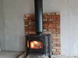 Чугунная печь-камин Kratki Koza K9 с порталом из старинного кирпича, фото 5